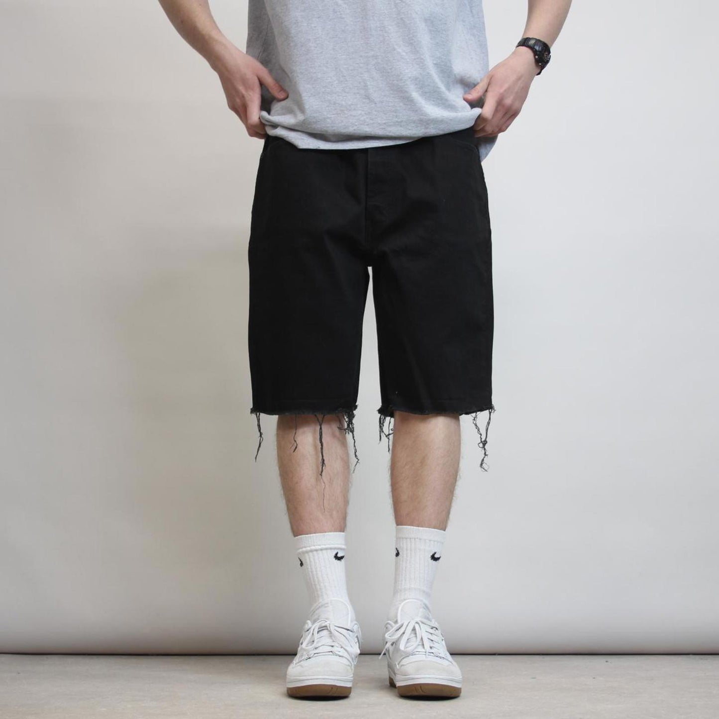 Black Levi’s jorts W40