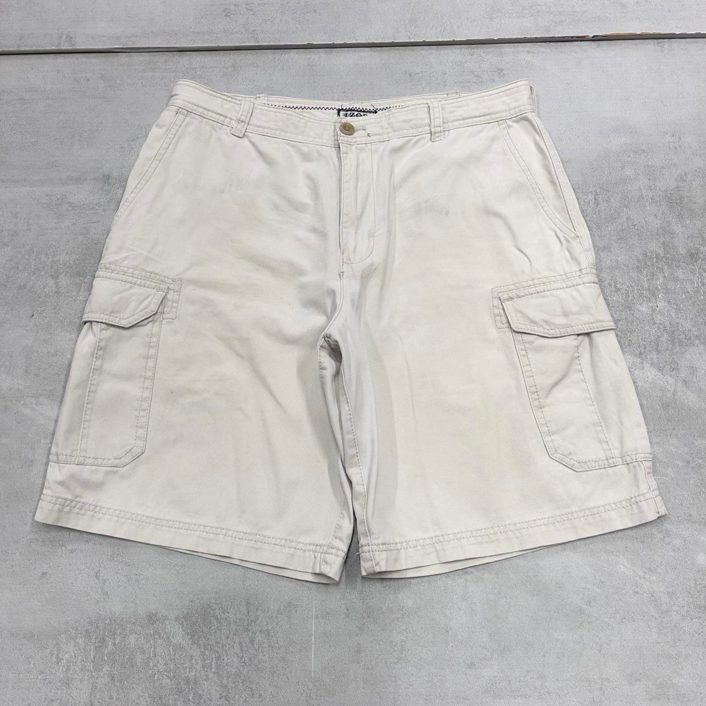 Beige IZOD cargo shorts W34