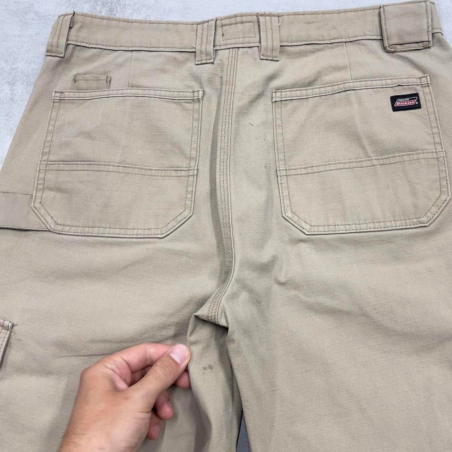 Beige baggy Dickies cargo shorts W32