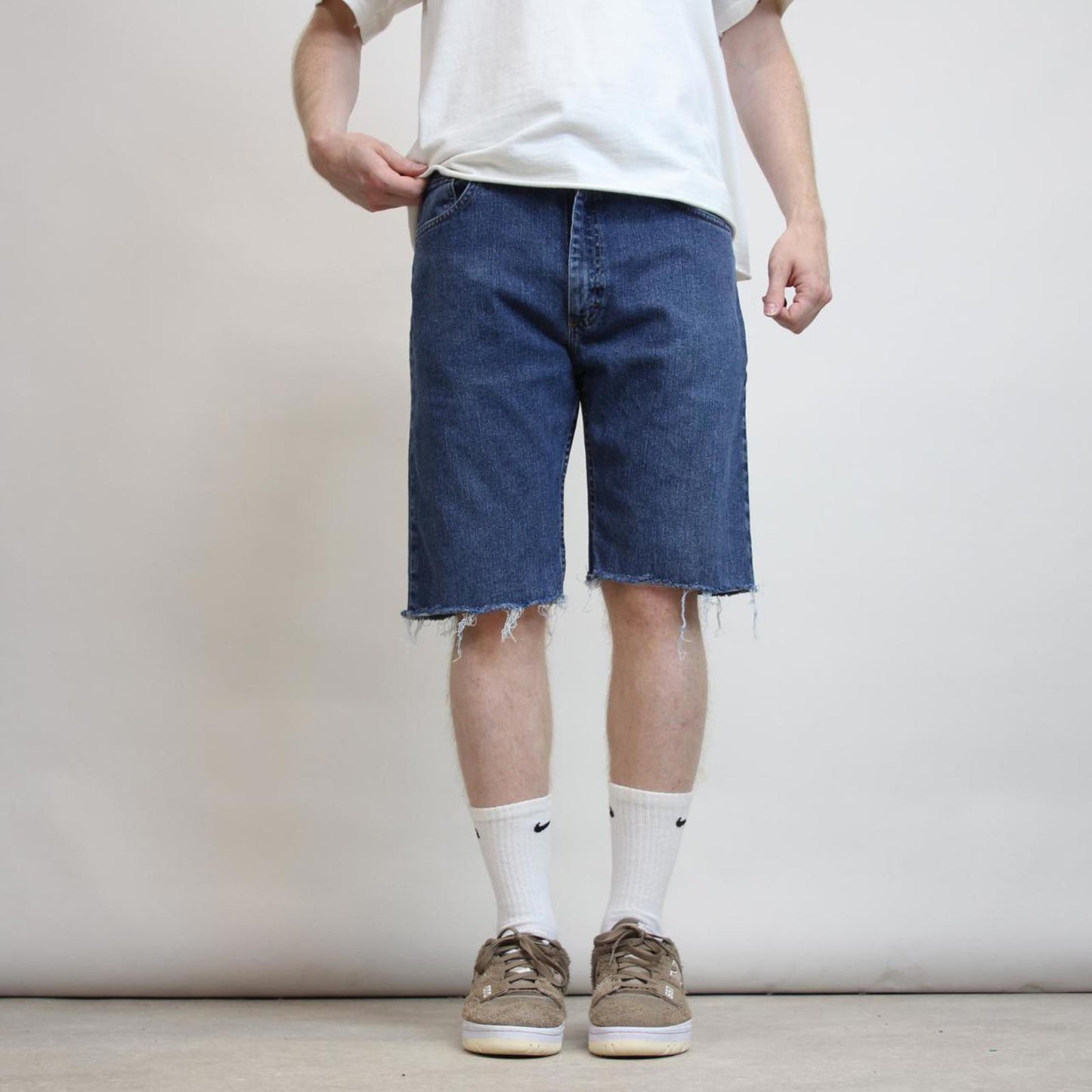Loose Wrangler jorts W34