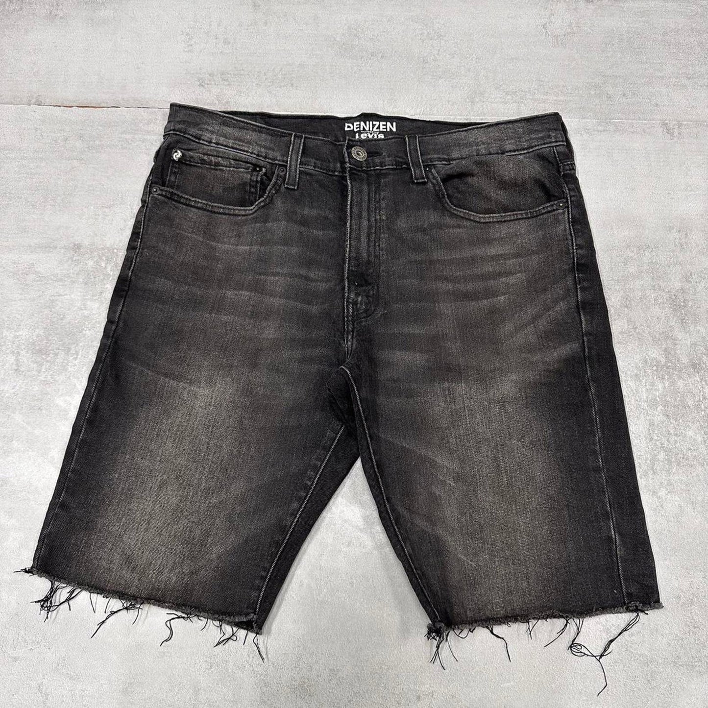 Mens Levi’s jorts W34