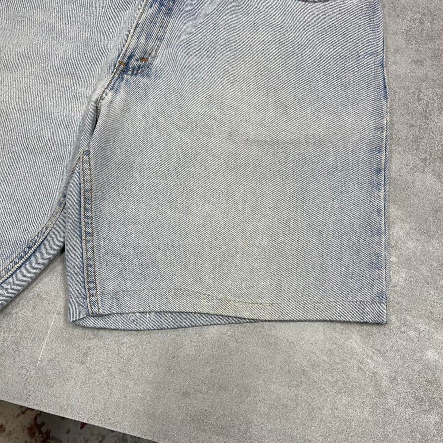 Vintage mens Levi’s 560 denim shorts W36