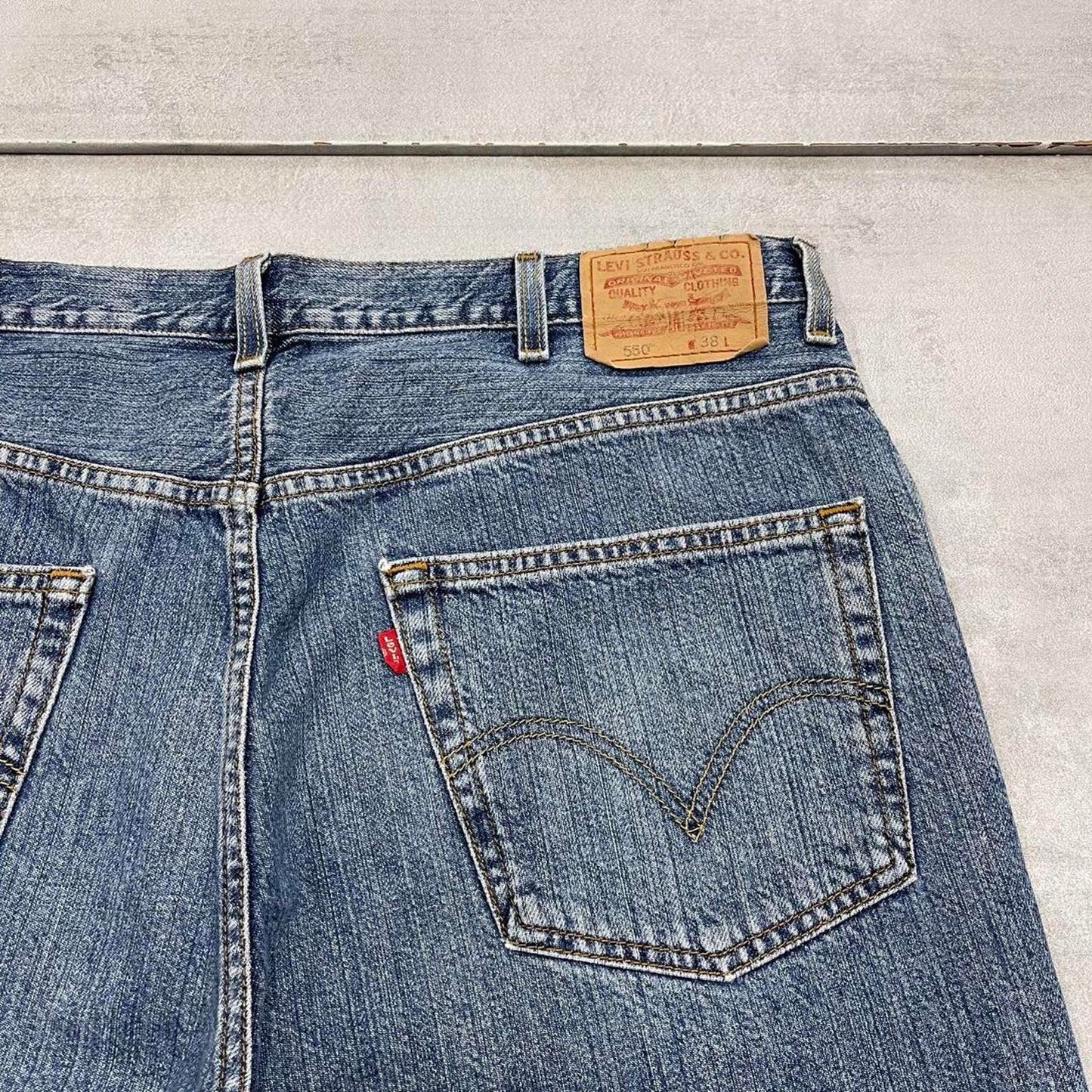 Vintage baggy Levi's 550 denim jean shorts W38