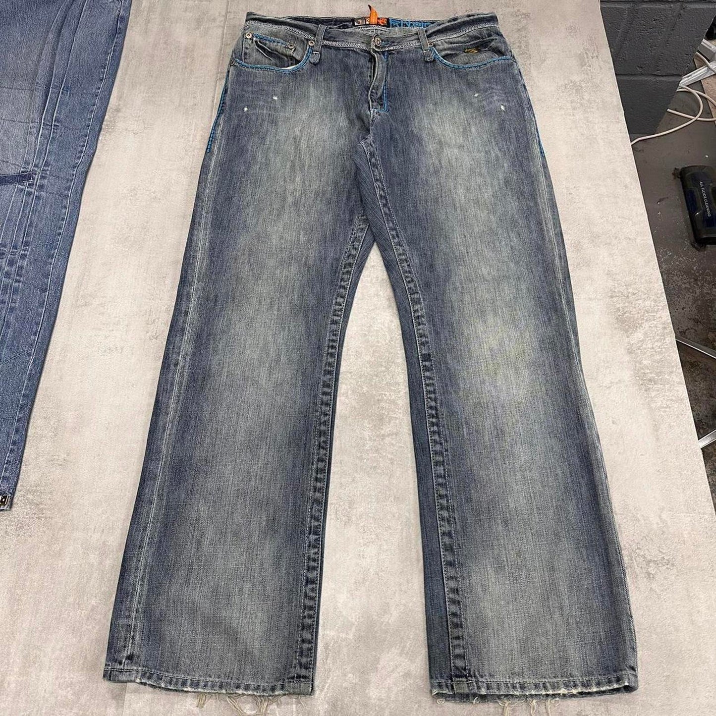 Embroidered Akademiks jeans W38 L34