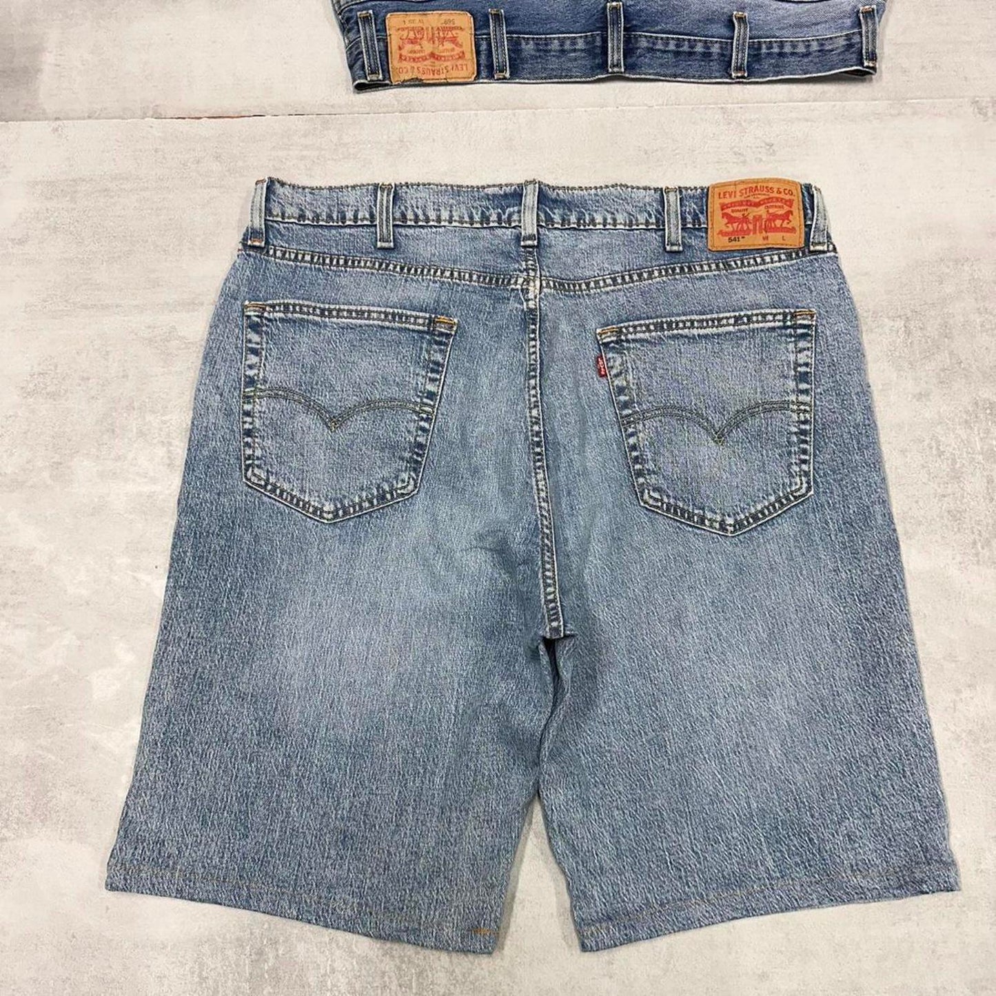 Mens Levi’s jorts W38