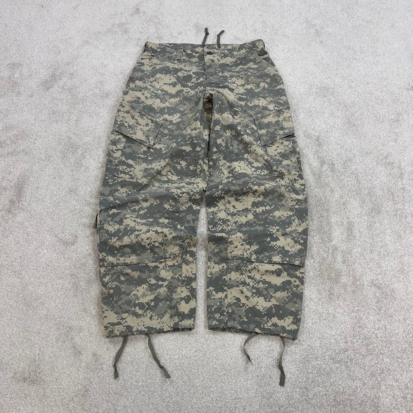 Vintage green US Army cargo pants Small W32L29 baggy digital camouflage trousers double knee