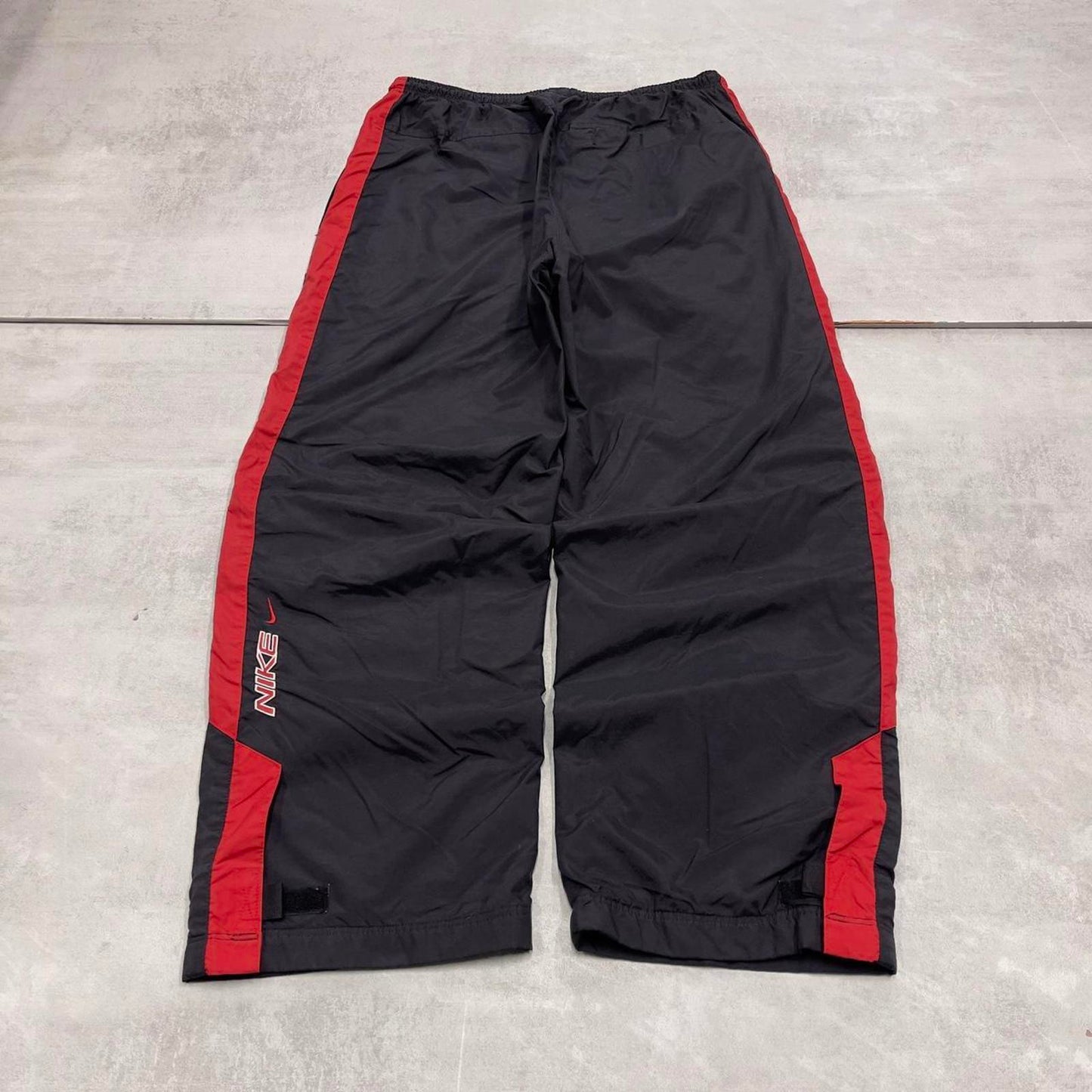 Baggy Nike Trackies Medium Black y2k 00s style loose wide leg joggers embroidered logo soft lining