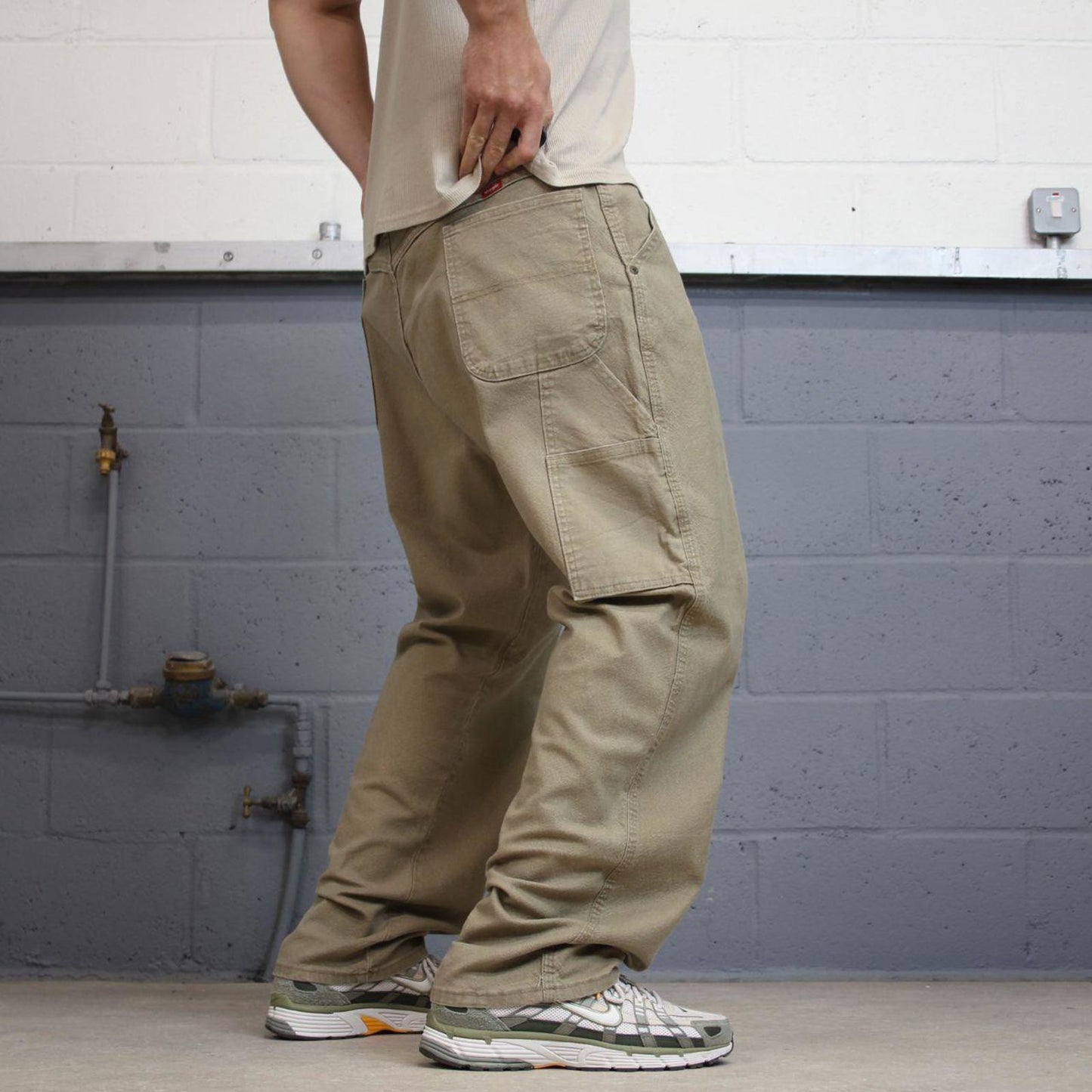Khaki Wrangler carpenter jeans W40L32 loose cargo skater style jeans