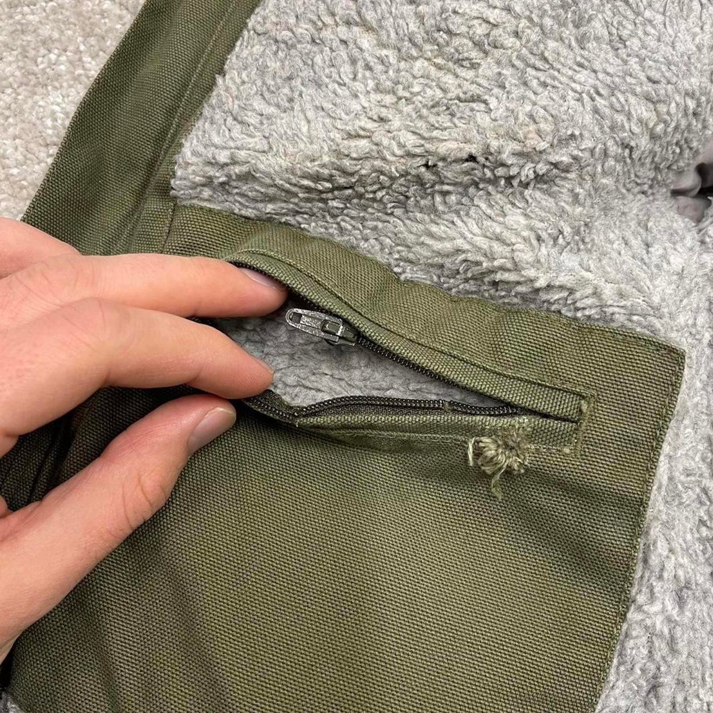 Green Carhartt hooded active jacket S 8/10 canvas 90s style skater bomber