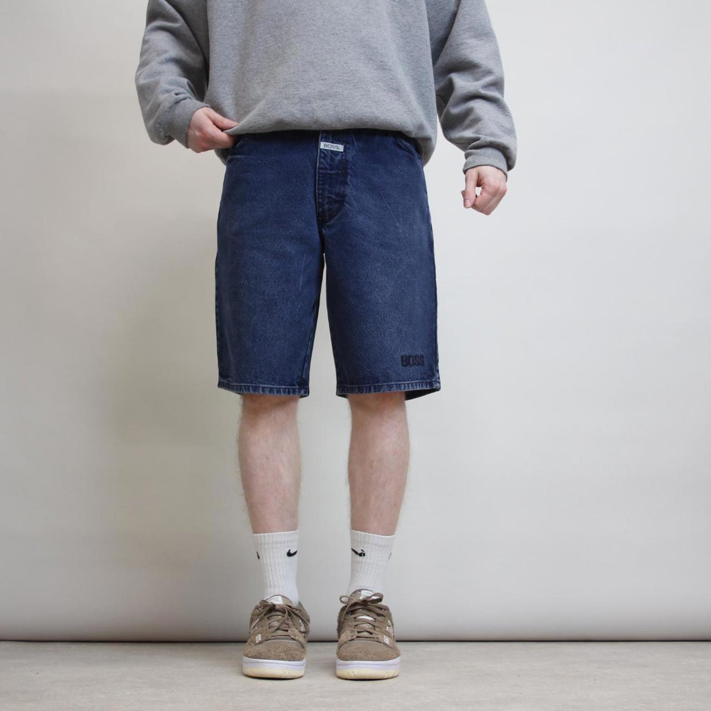 Navy loose BOSS jean shorts W30 90s style denim skater shorts