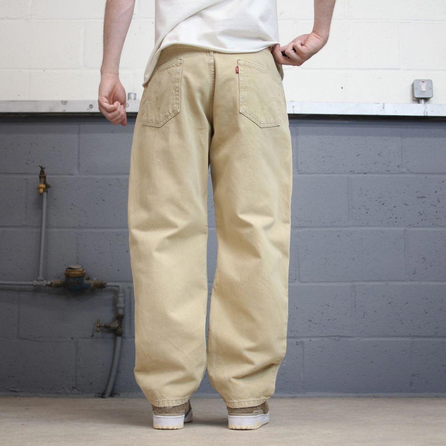 Levis 550 jeans W36 L30 beige loose 90s style relaxed skater jeans red tab logo