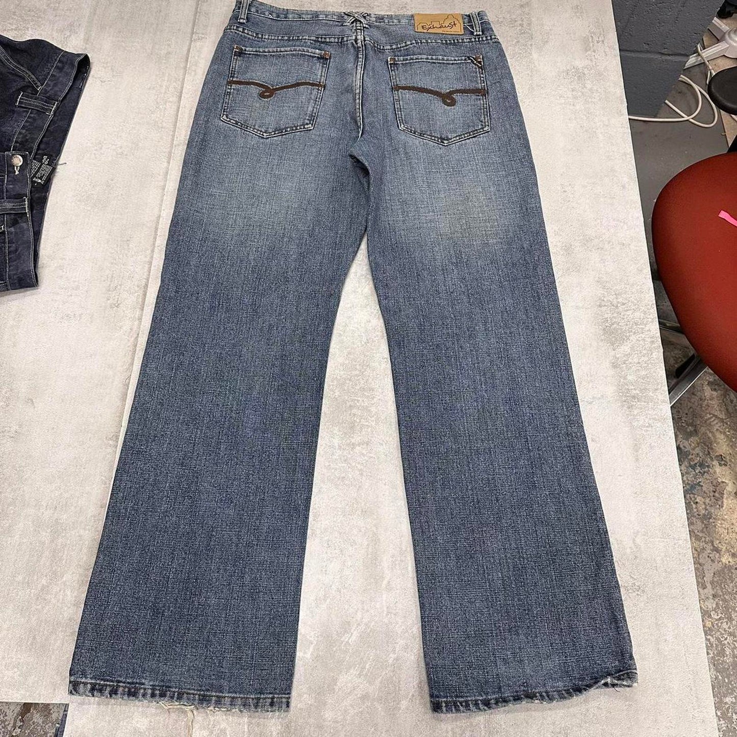 Blue Exhaust jeans W34L32 embroidered Y2K style stitch detailing design