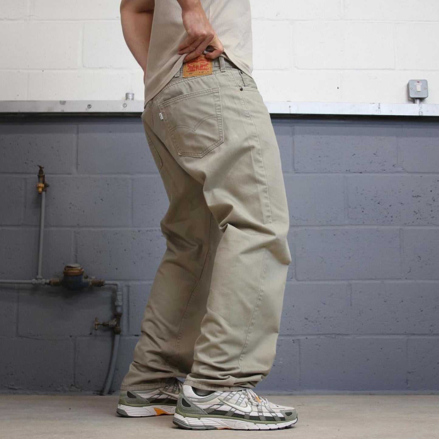 Beige Levis 505 jeans W38L32 straight leg y2k style pants tab logo