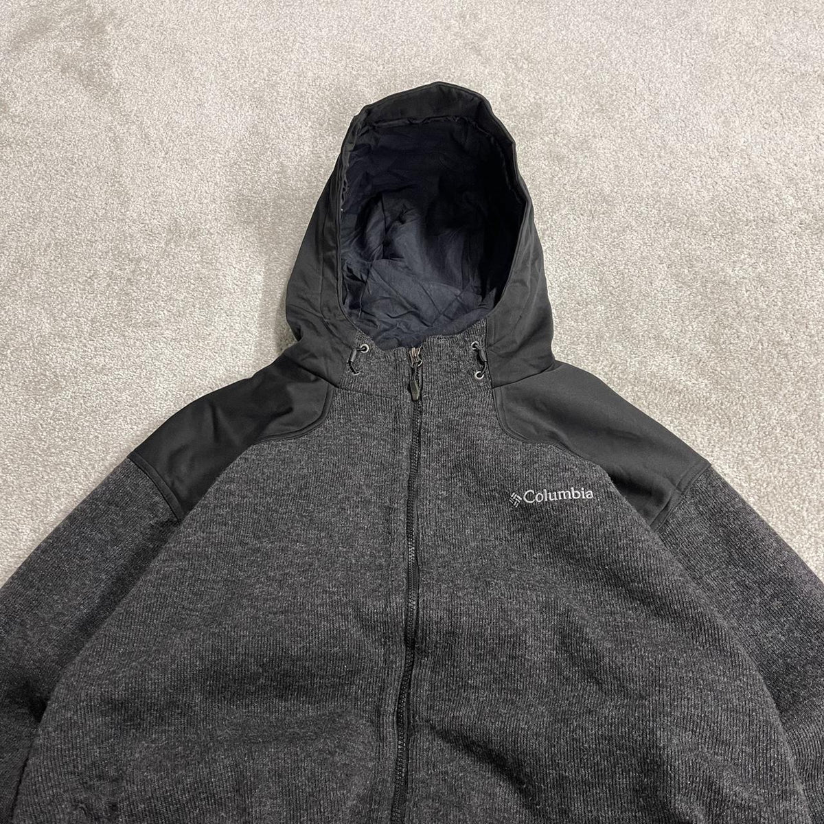 Columbia Omni-Wind tech jacket black paneled breathable technical jacket adjustable