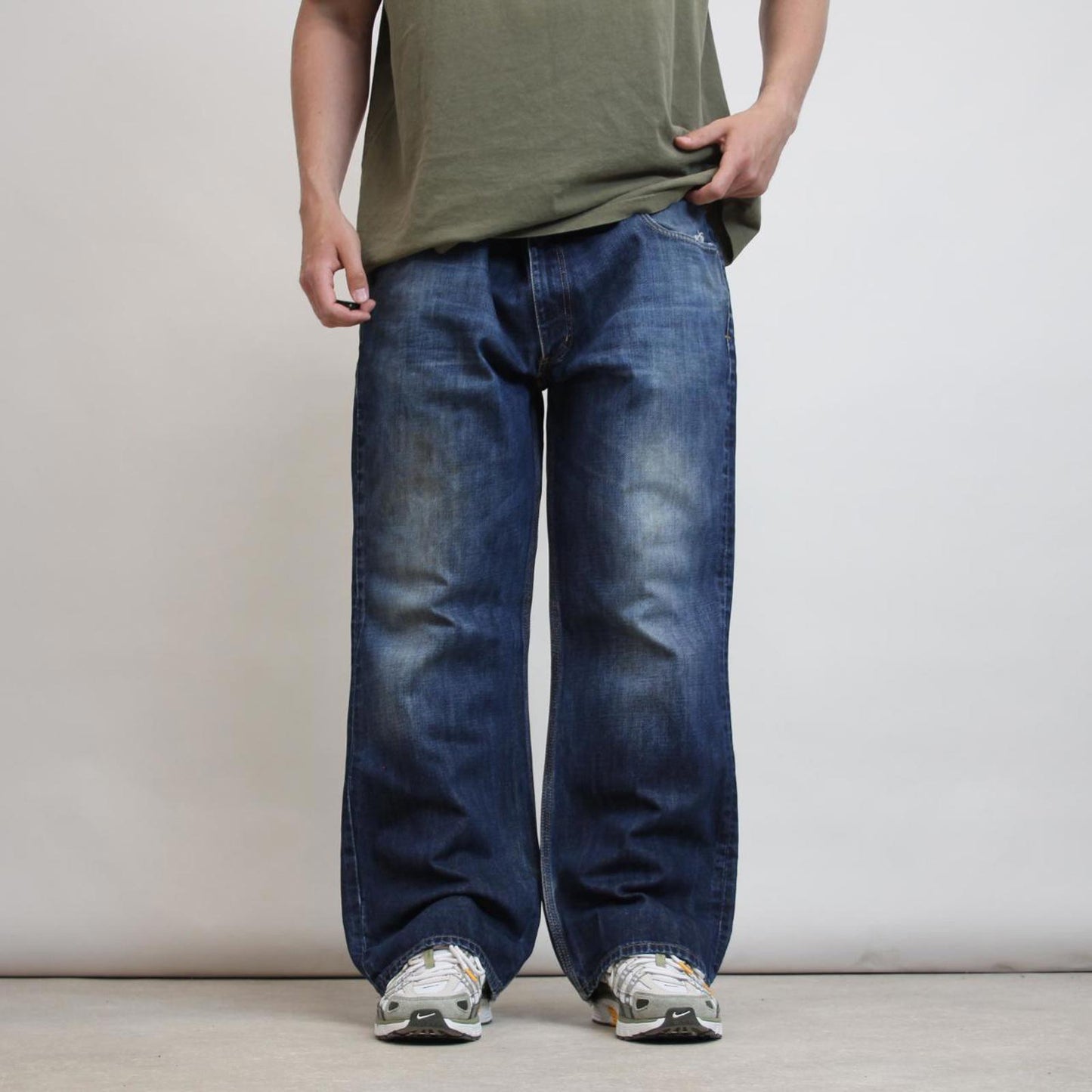 Vintage Carhartt Jeans W42 L30 blue relaxed bootcut denim 90 style worker jeans