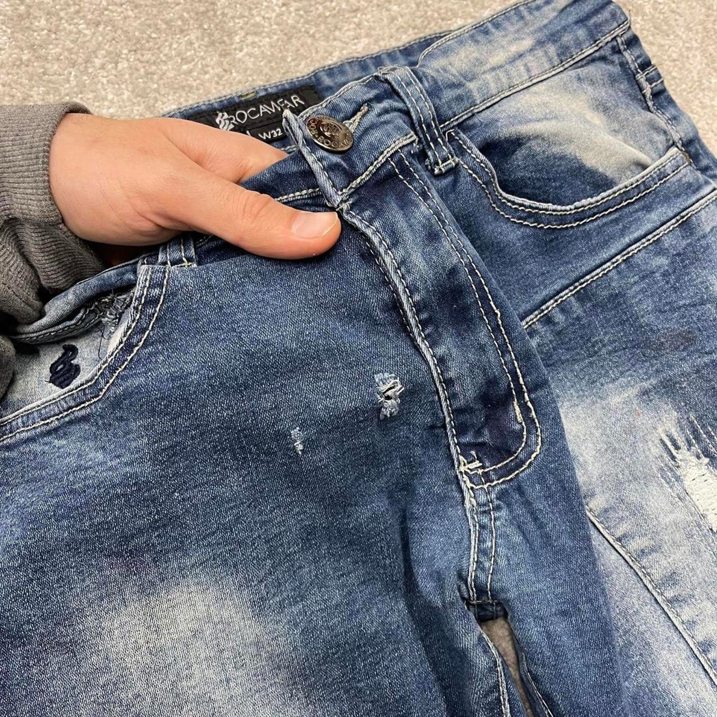 Y2k 00s embroidered Rocawear jeans W32L32 skinny blue denim stitch distressed skate style hip hop