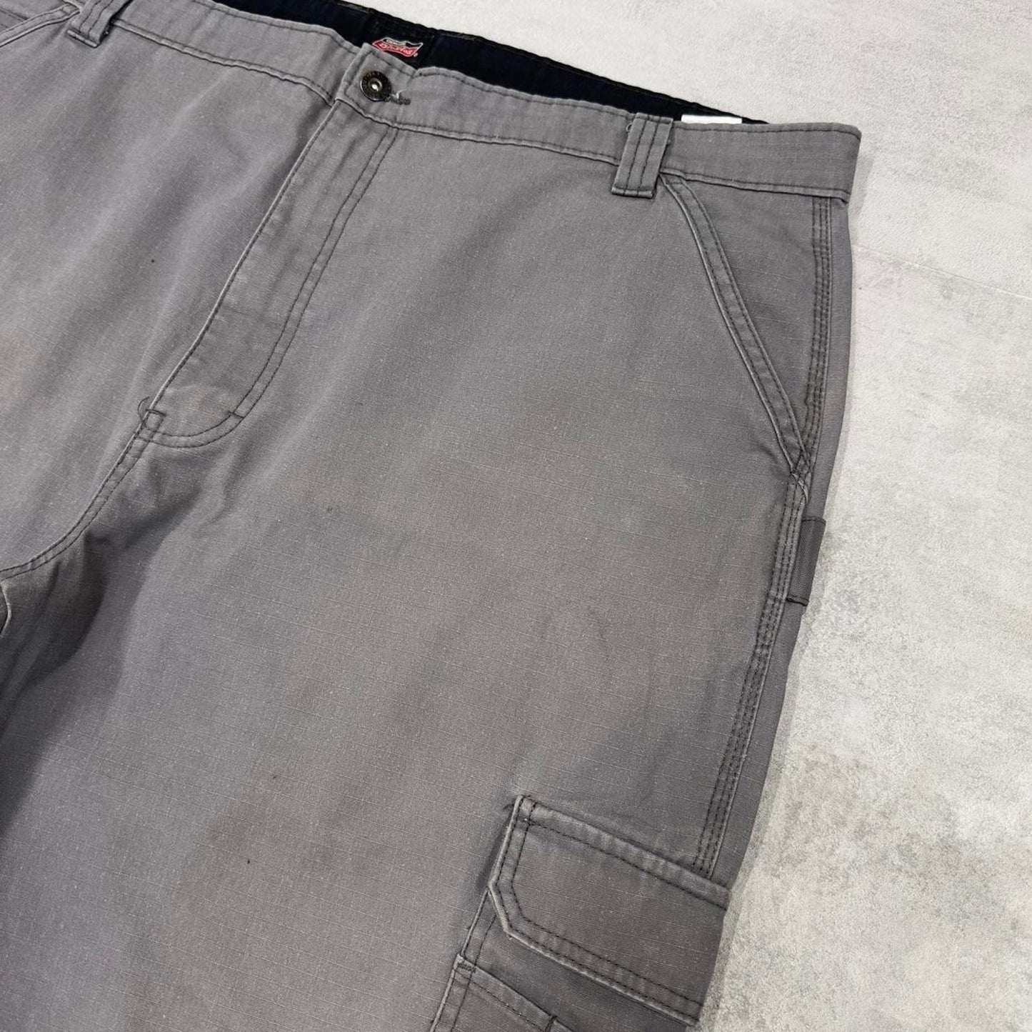 Grey baggy Dickies cargo shorts W42