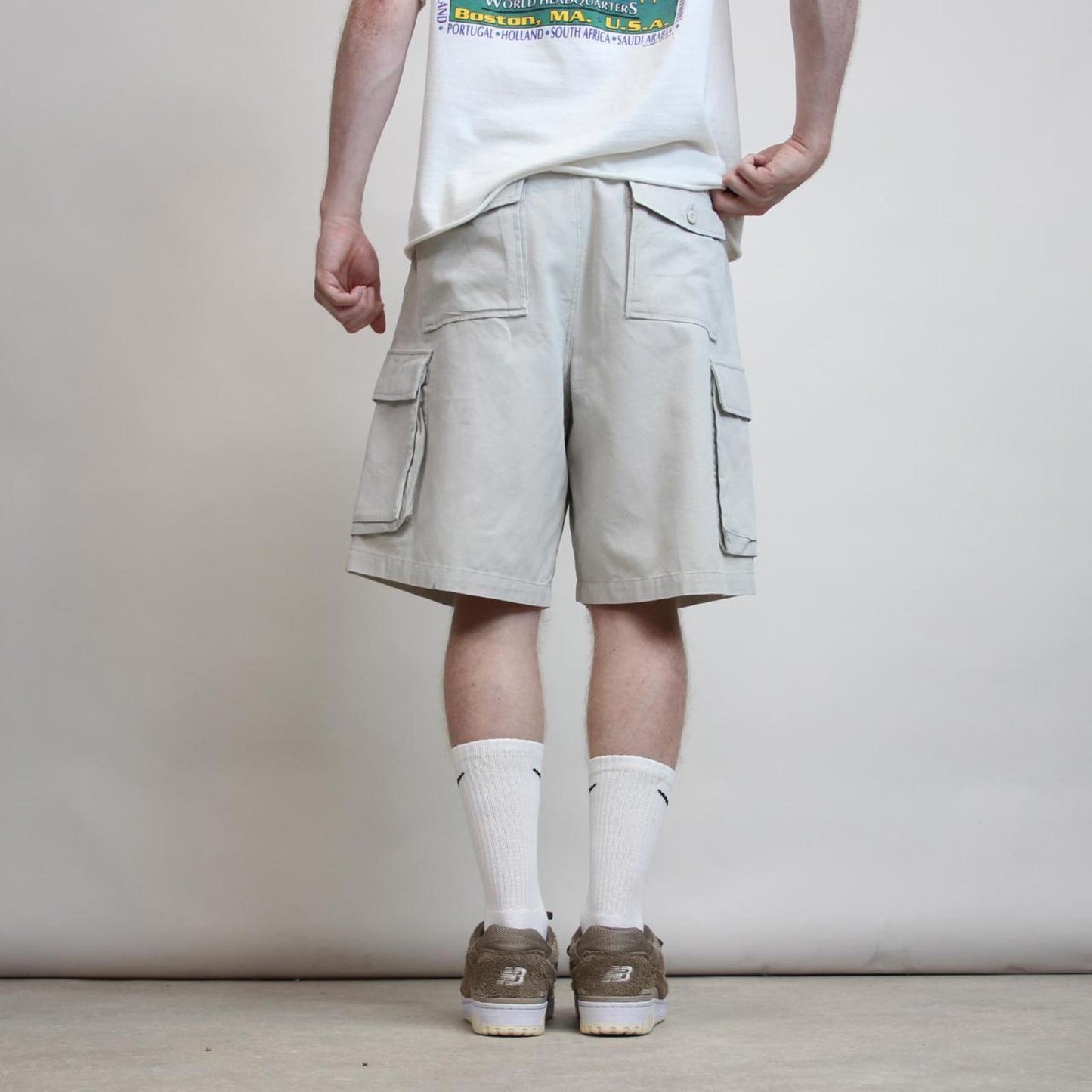 Beige IZOD cargo shorts W36