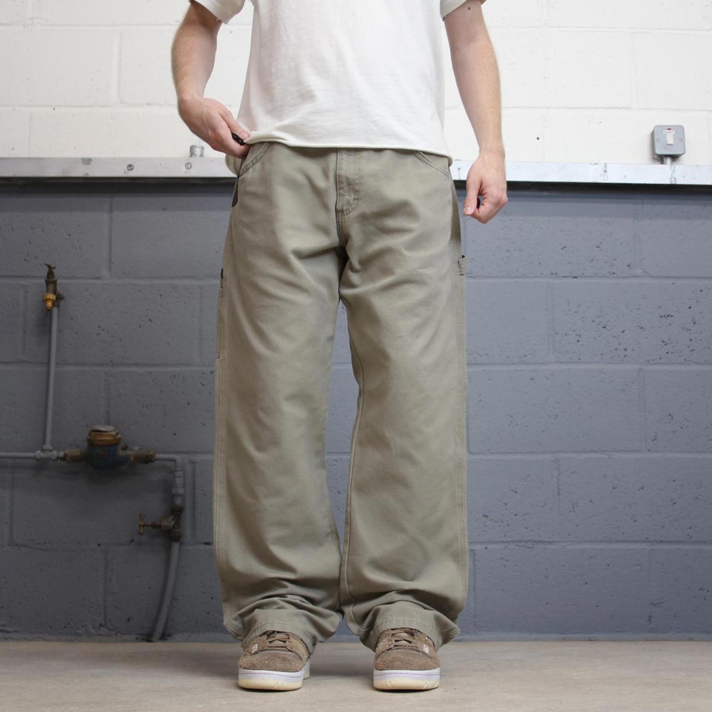 Stone Grey Wrangler carpenter pants W36L32 loose cargo skater style jeans