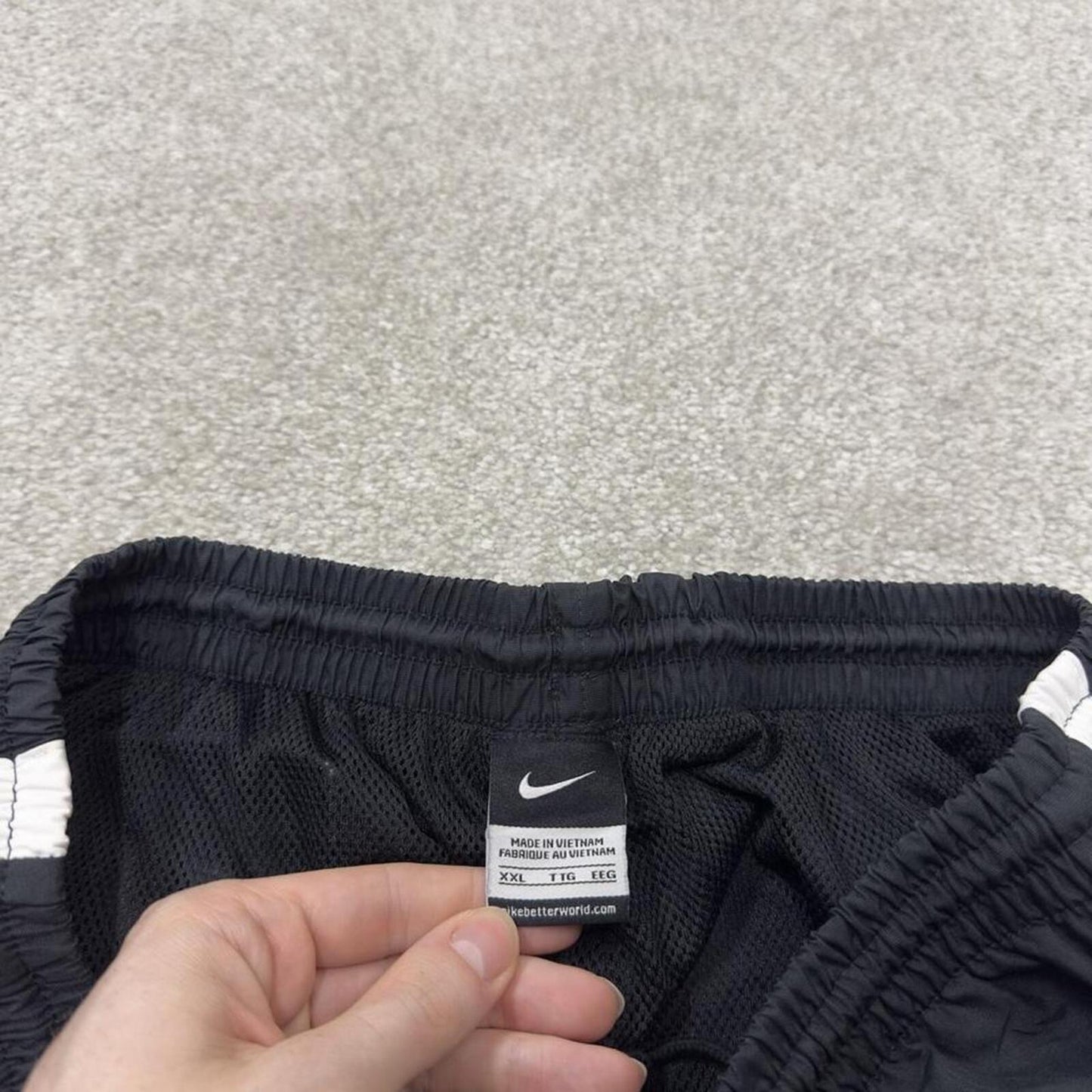Baggy Nike tracksuit bottoms black Wide leg mesh lined embroidered side stripe track pants