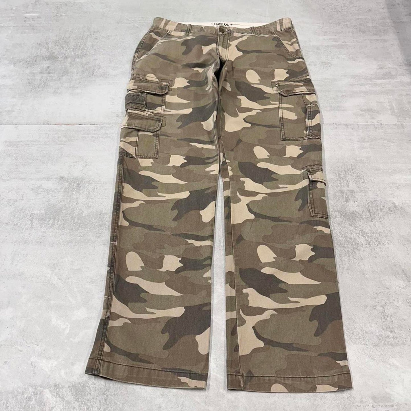 Baggy camo Iron Co. cargo pants W36L34 Khaki camouflage loose y2k style carpenter trousers