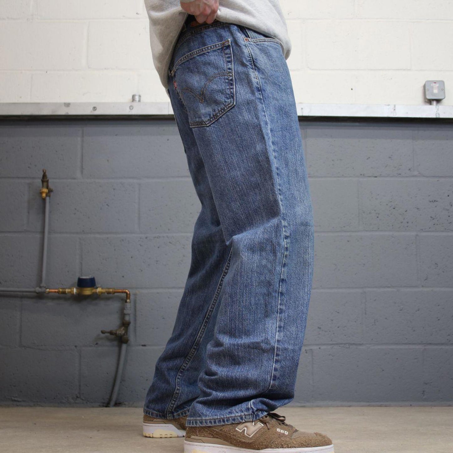 Vintage 00s Levis 550 relaxed fit baggy jeans blue Loose wide leg denim pants
