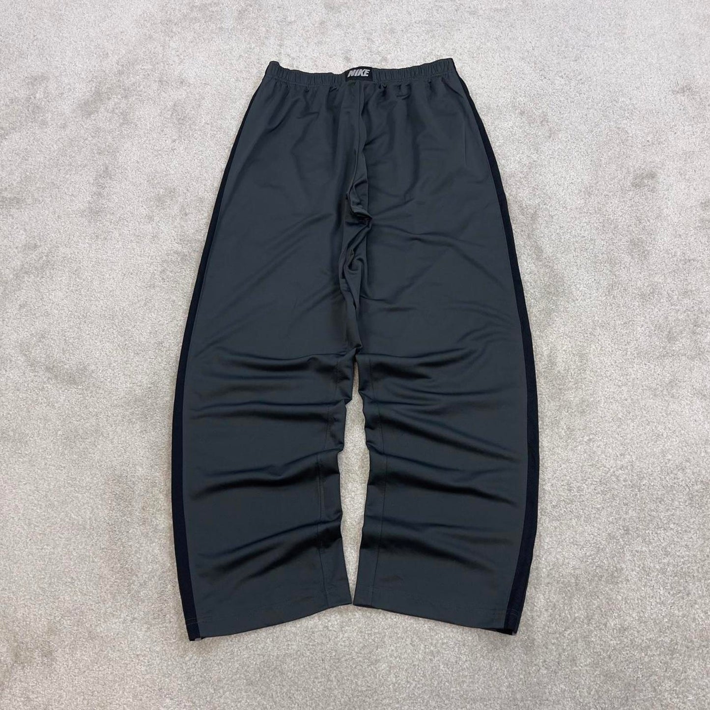 Baggy Nike Trackies Large Grey y2k 00s style loose wide leg joggers embroidered logo side stripe