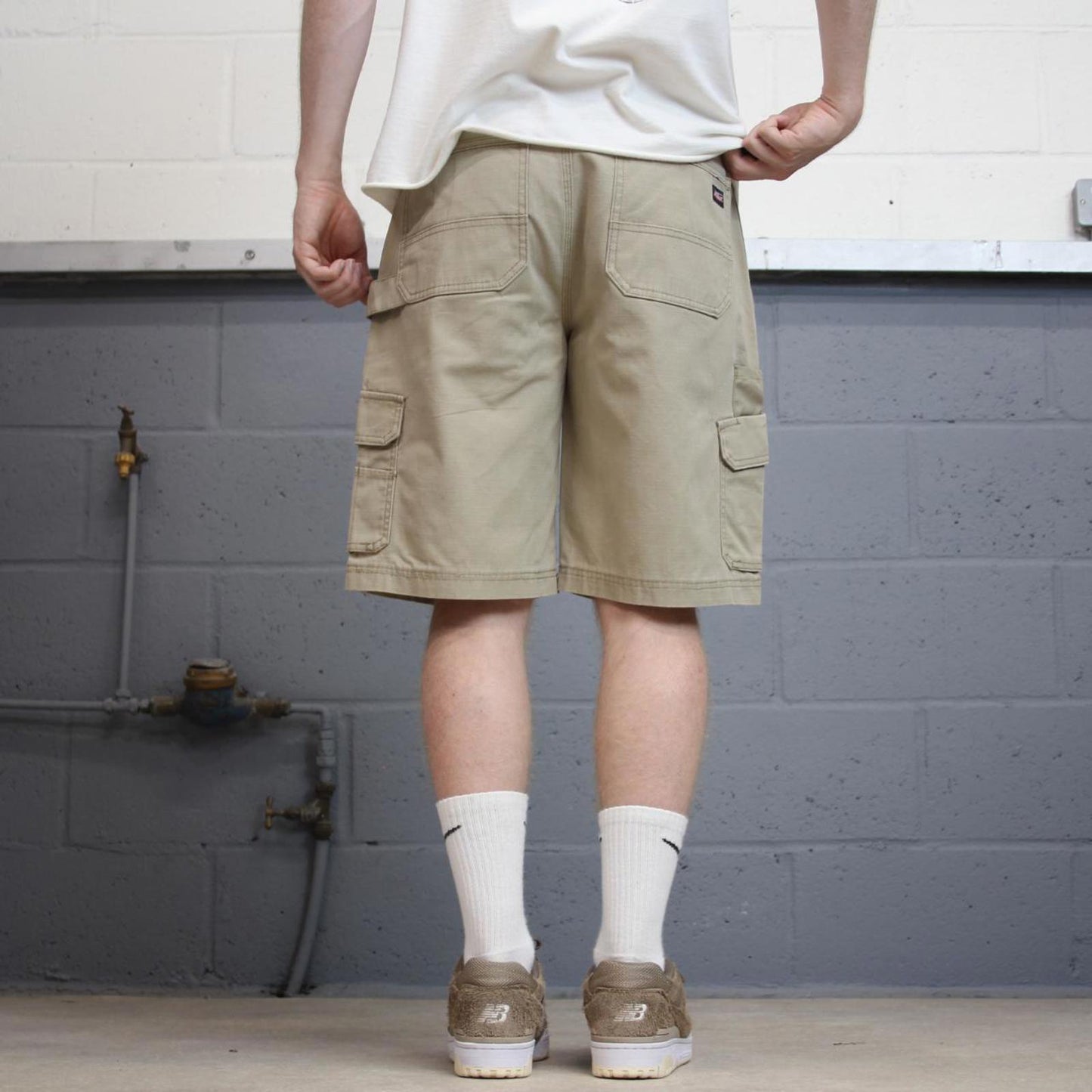 Beige baggy Dickies cargo shorts W32