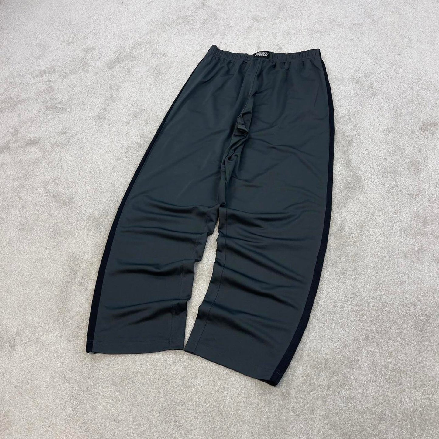 Baggy Nike Trackies Large Grey y2k 00s style loose wide leg joggers embroidered logo side stripe