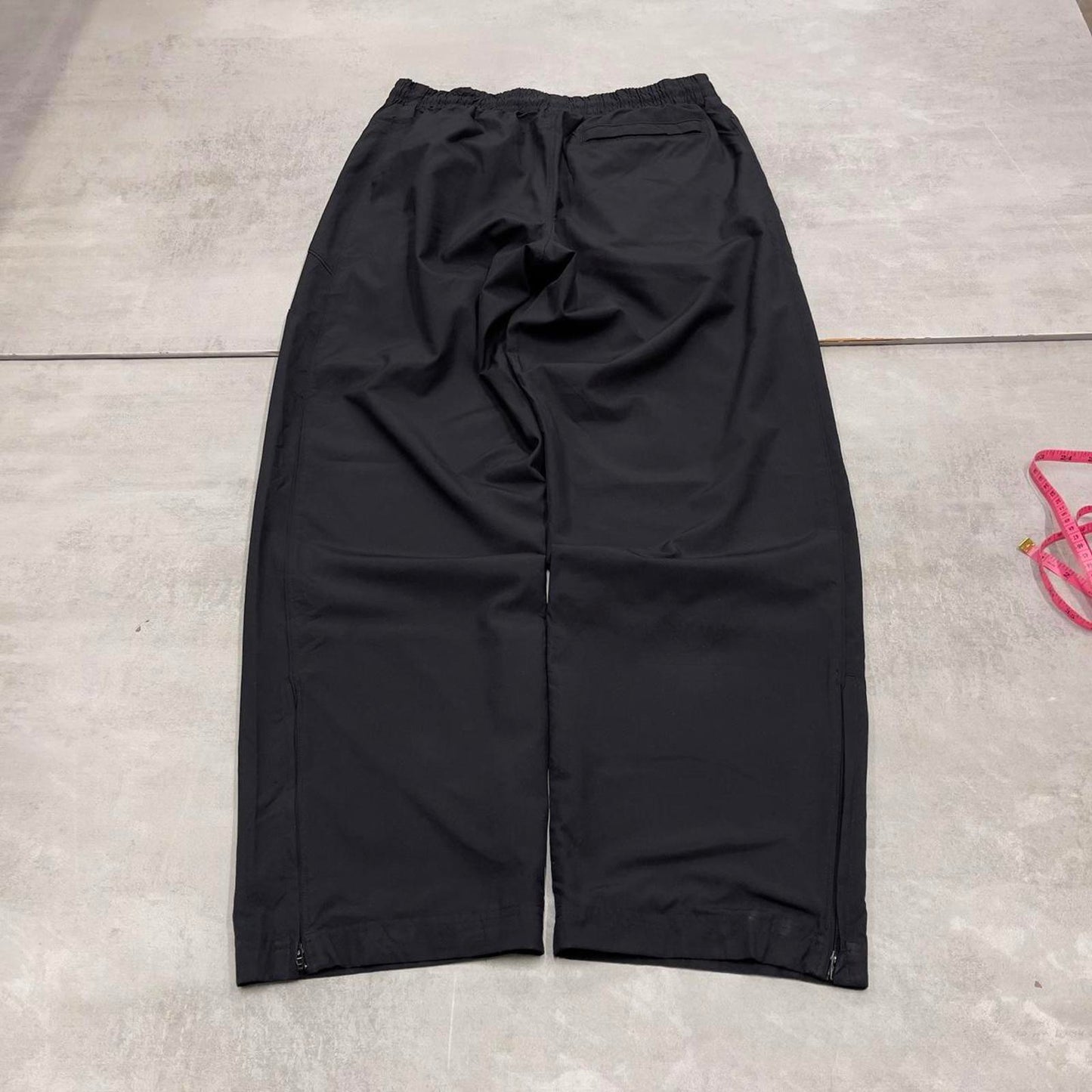 Baggy Nike Trackies L Black y2k 00s style wide leg joggers swoosh logo mesh lining