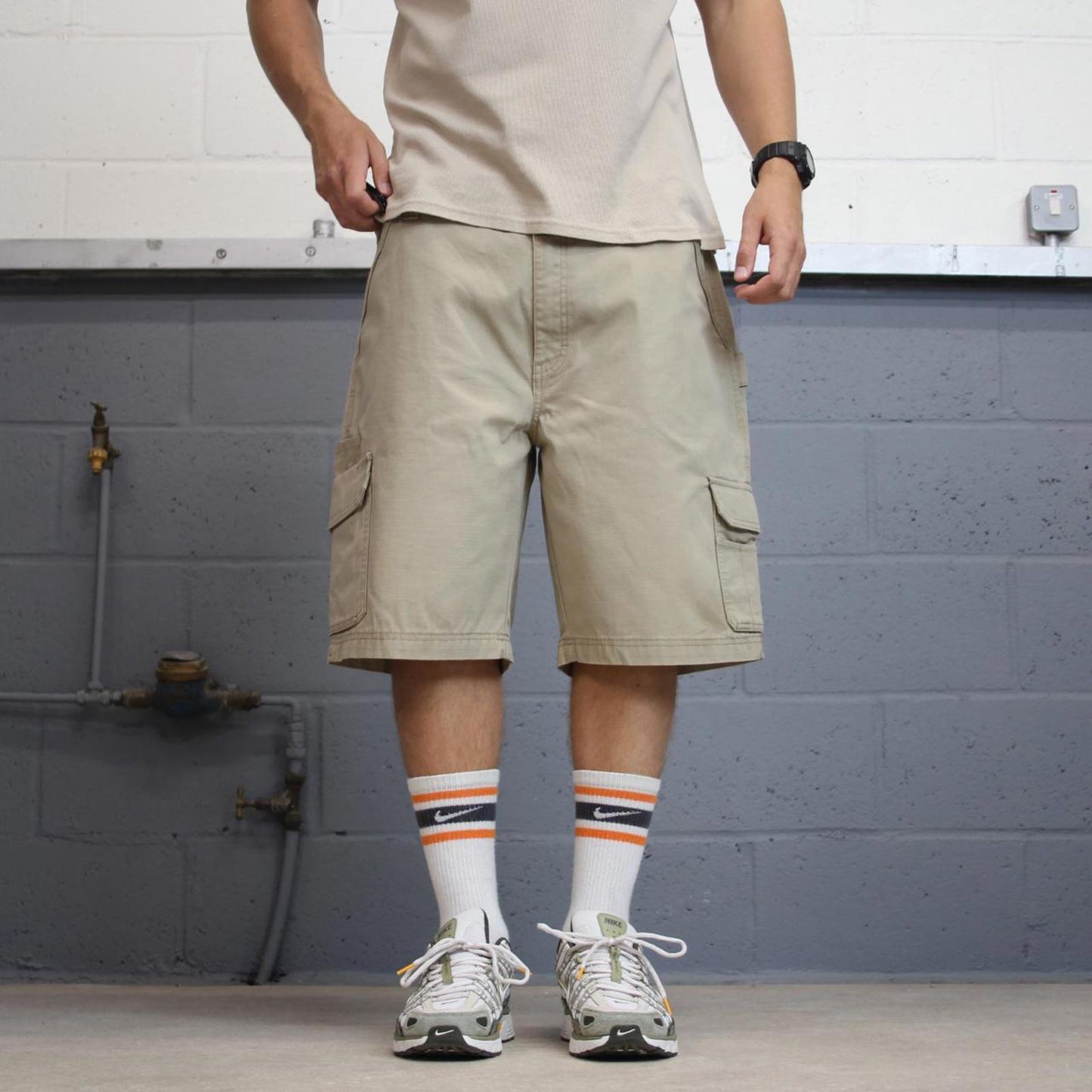 Beige baggy Dickies cargo shorts W40