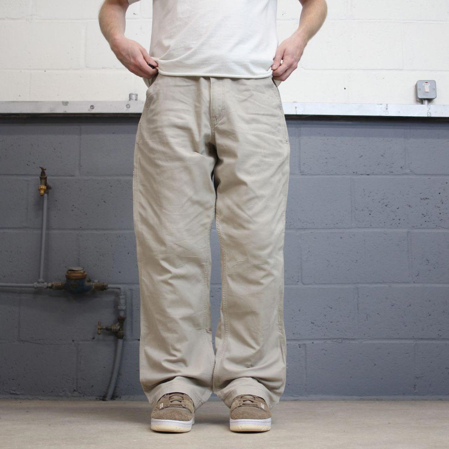 Beige Carhartt carpenter pants W36L32 relaxed fit 90s skater style cargos