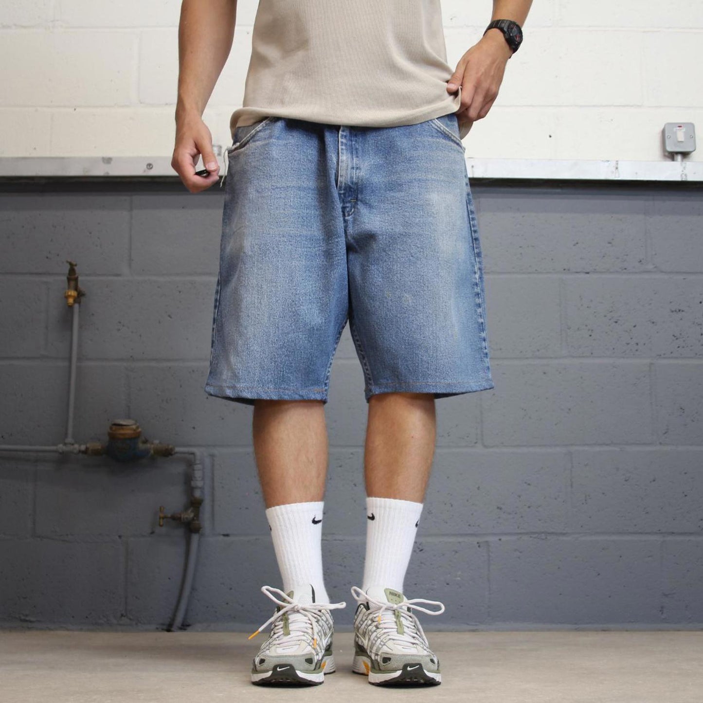 Blue Wrangler denim jorts W42
