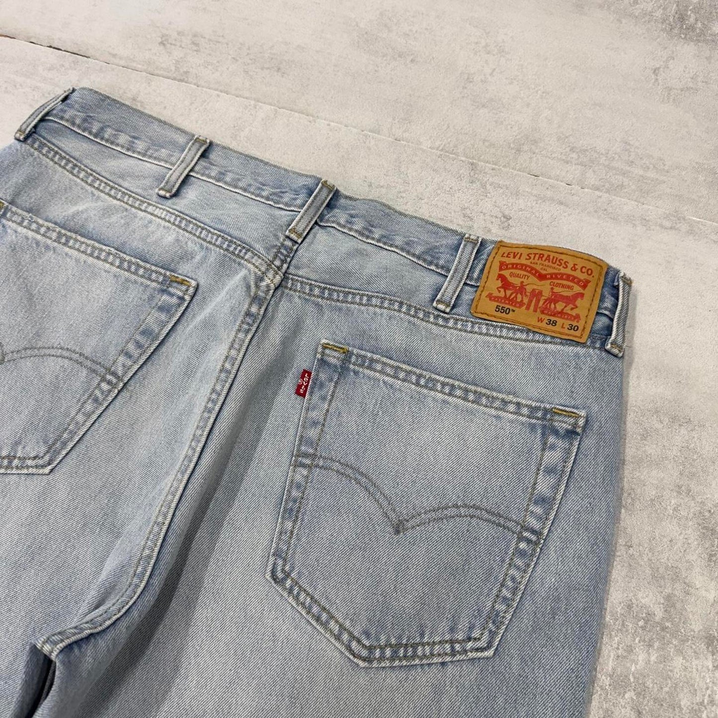 Baggy Levis 550 jeans W38 L30 blue loose 90s relaxed style skater jeans red tab logo