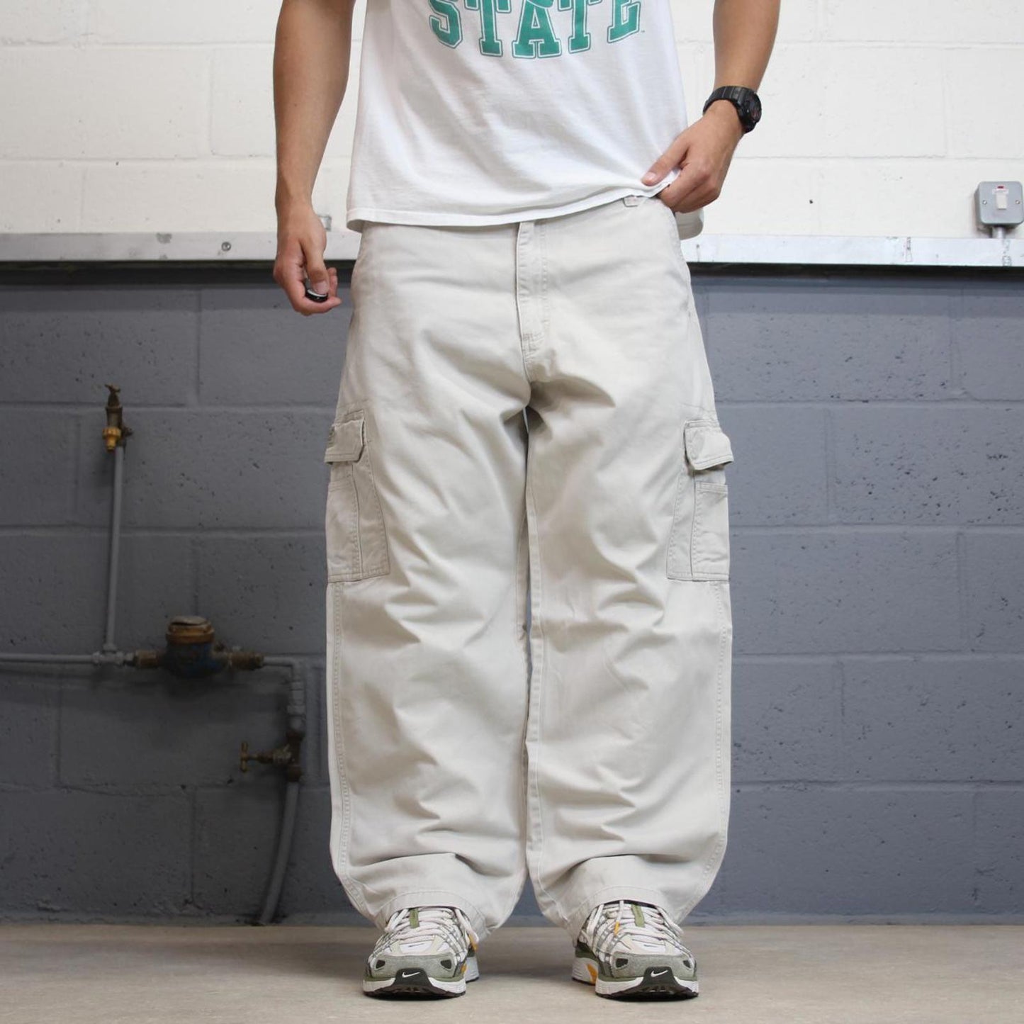 Baggy Wrangler cargo pants W38L30 beige wide leg y2k style trousers