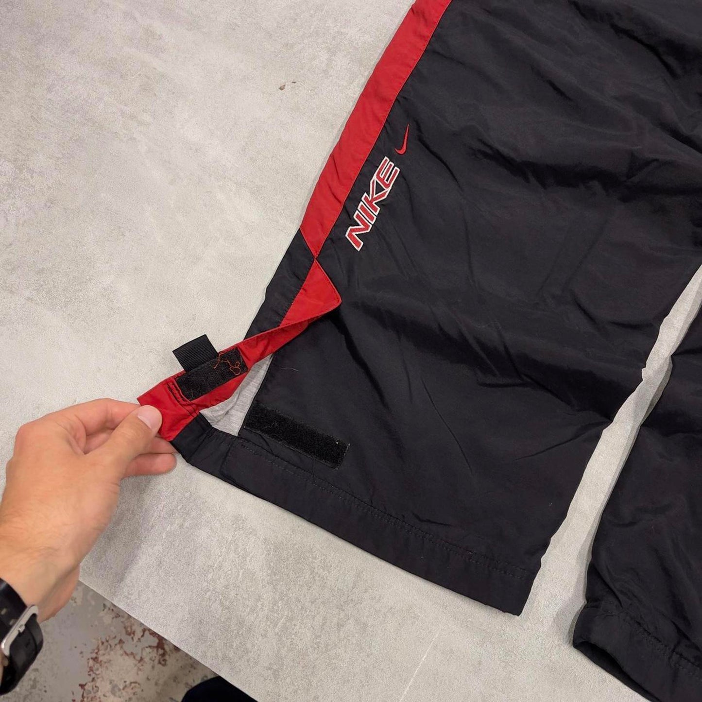 Baggy Nike Trackies Medium Black y2k 00s style loose wide leg joggers embroidered logo soft lining