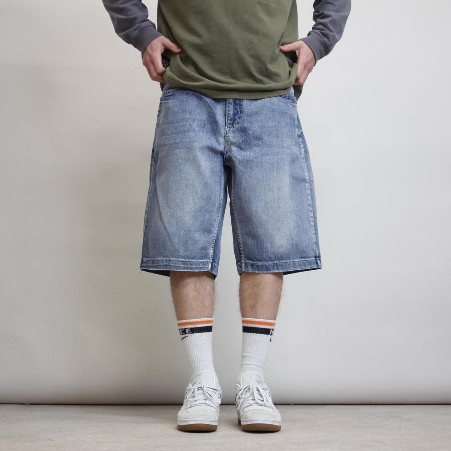 Baggy embroidered denim shorts W38
