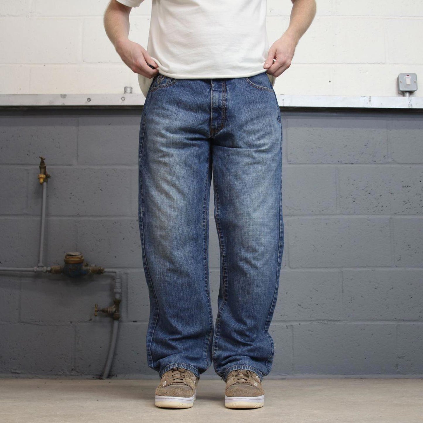 Mens y2k skate jeans Attitude W34 L32 blue loose denim 90s style embroidered design jeans