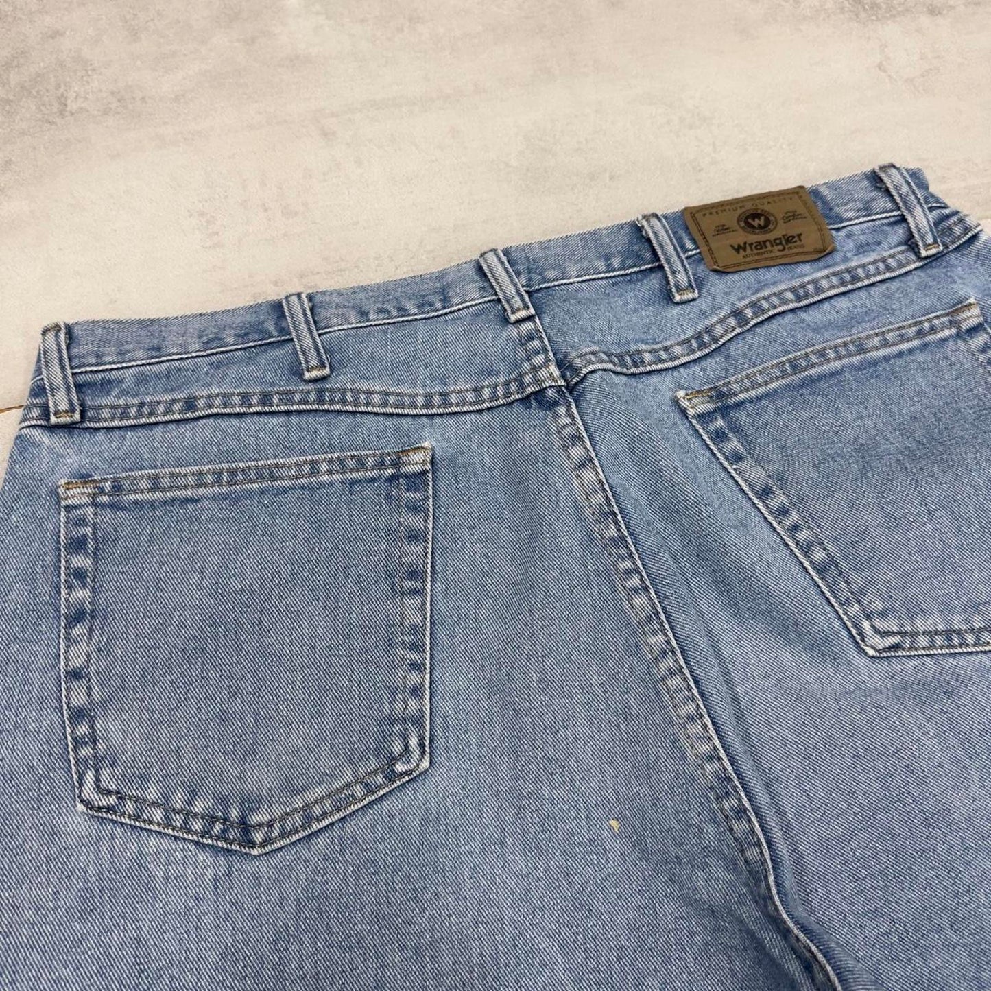Loose Wrangler jorts W40