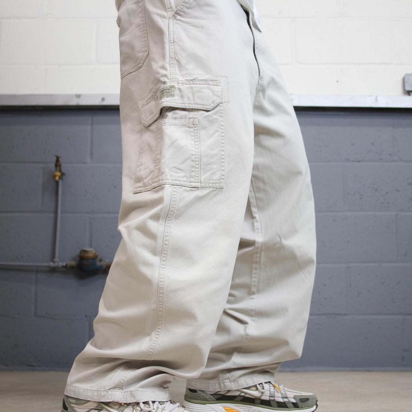 Baggy Wrangler cargo pants W38L30 beige wide leg y2k style trousers