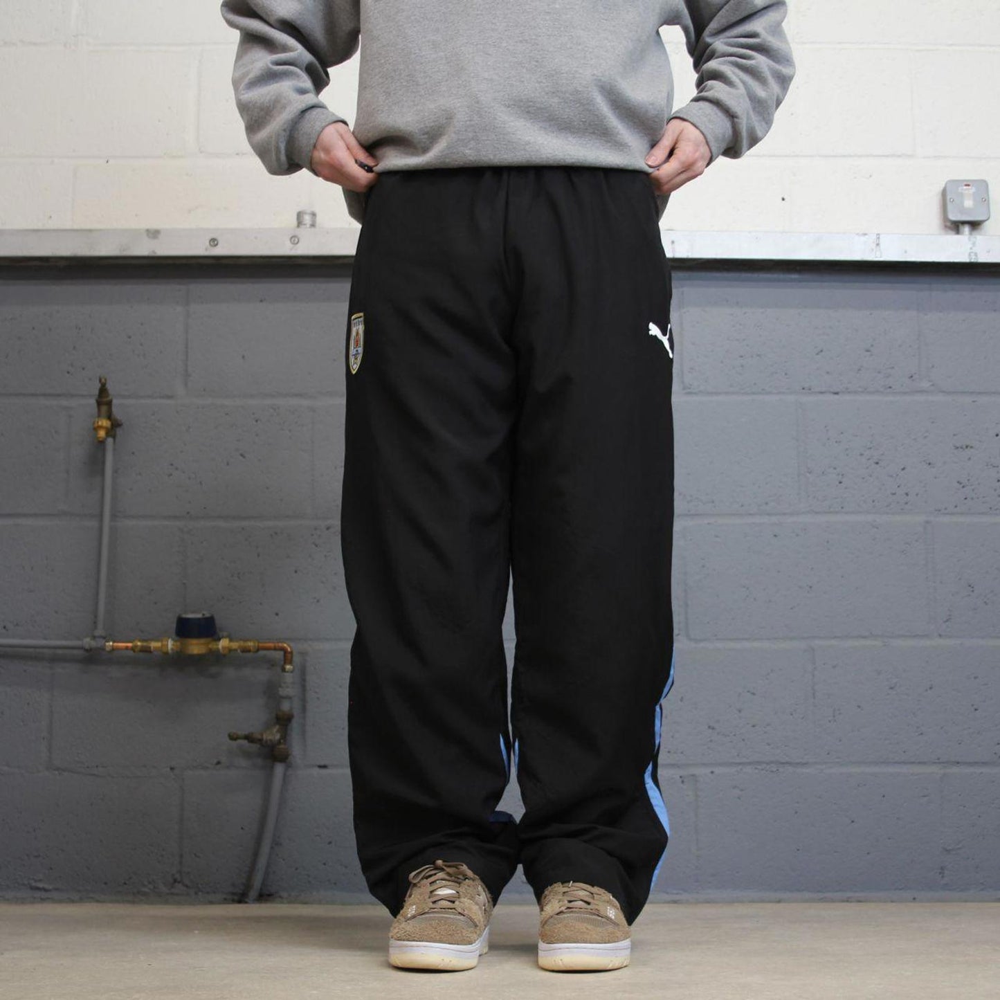 Vintage Y2K baggy PUMA tracksuit bottoms black Loose wide leg lined track pants with blue accents