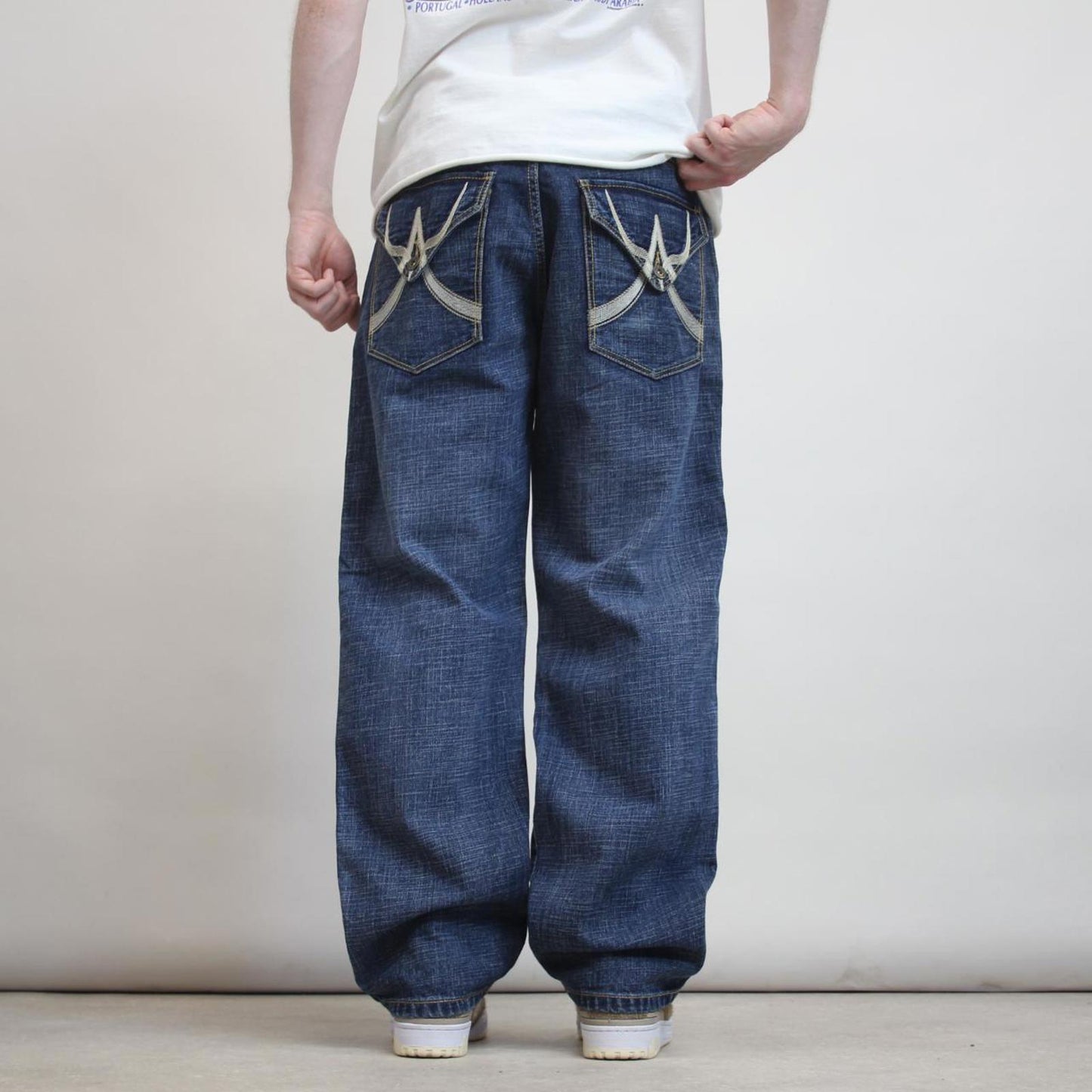 Mens DKNY baggy embroidered jeans W34 L30 loose blue Y2K hip hop embroidered design