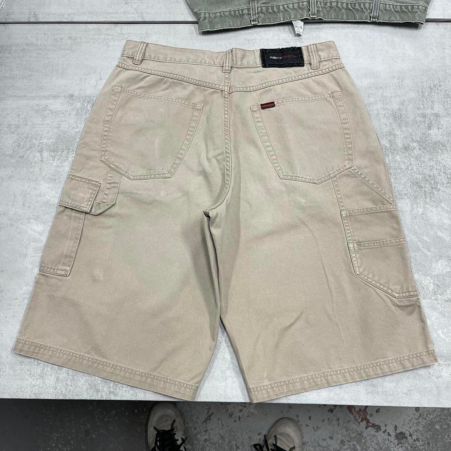 Beige baggy FUBU cargo shorts W36 loose carpenter 90s style skater shorts