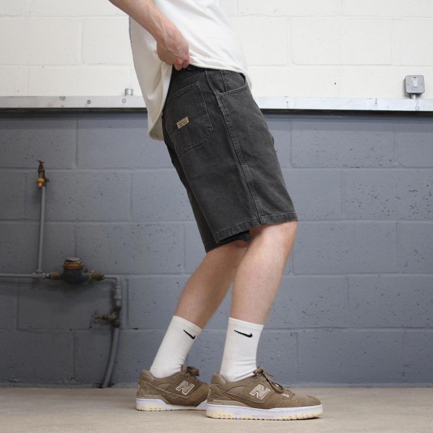 Black Wrangler carpenter jorts W31