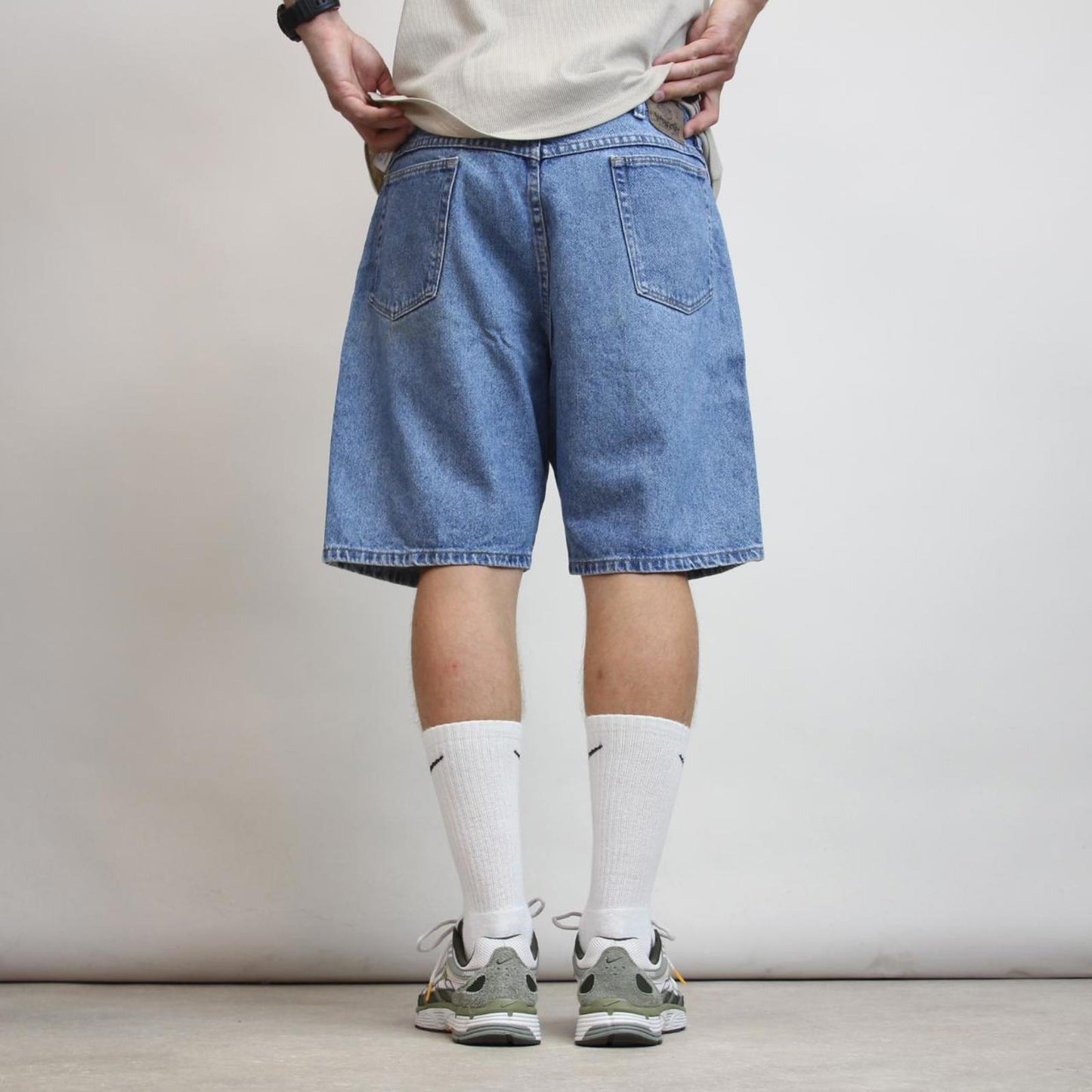 Mens blue denim Wrangler jorts W38