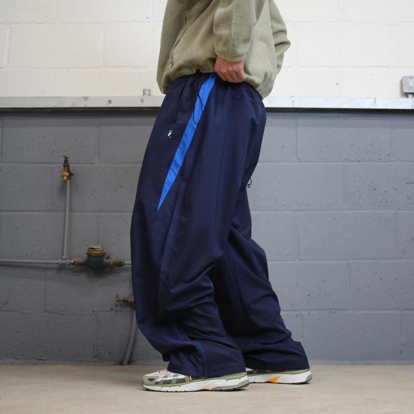 Baggy Fila trackies XXL navy loose Y2K style foaty joggers print logo