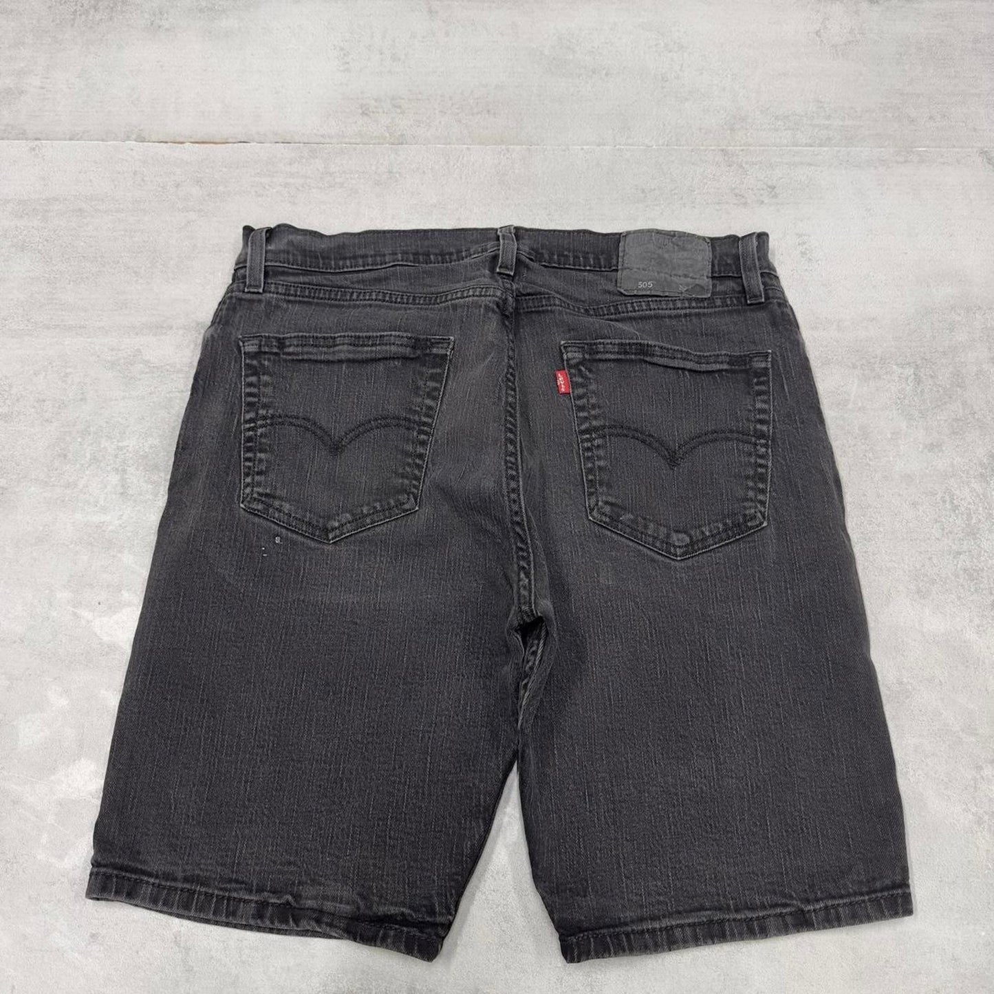Mens Levi’s 505 jorts W34