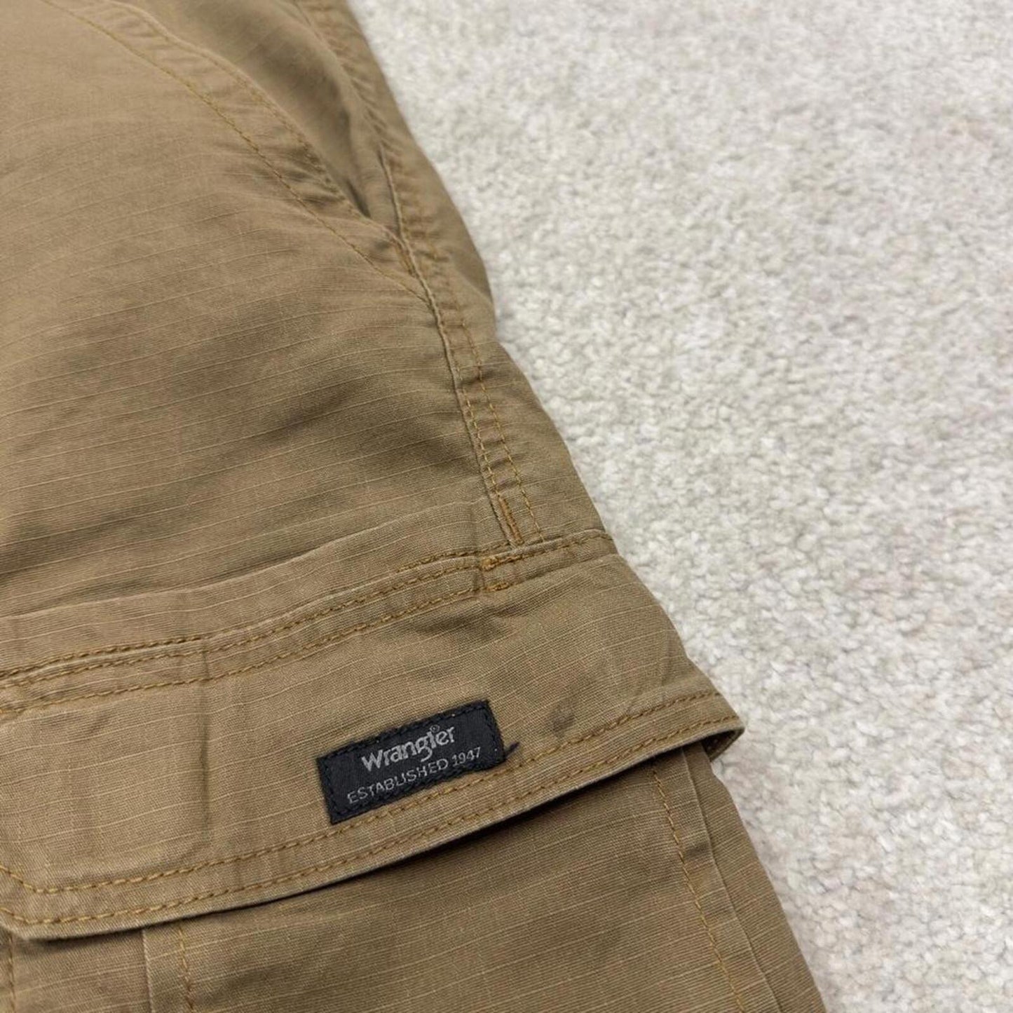 Wrangler cargo shorts relaxed khaki Loose skater style summer festival shorts