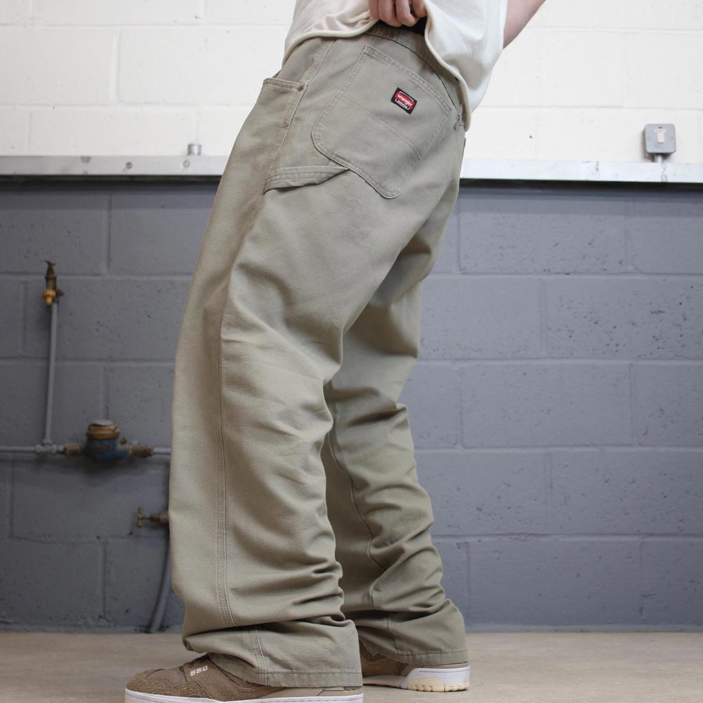 Stone Grey Wrangler carpenter pants W36L32 loose cargo skater style jeans