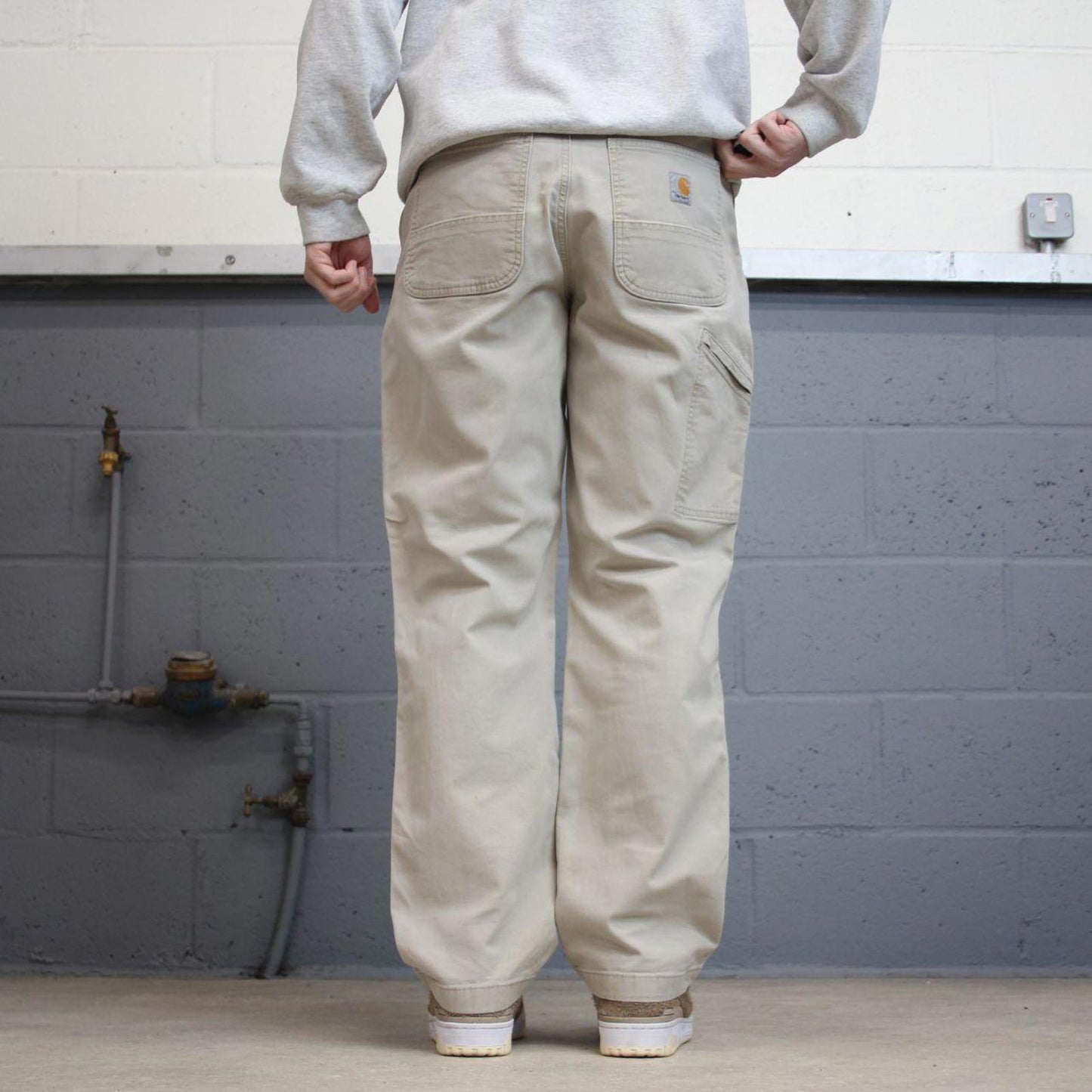 Beige Carhartt carpenter pants W34L32 relaxed fit 90s skater style cargos